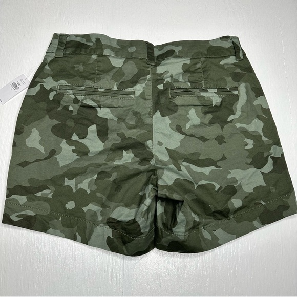 NEW Old Navy Chino Shorts Womens Size 2 Green Camo 5” Inseam Mid Rise Stretch - Picture 7 of 8